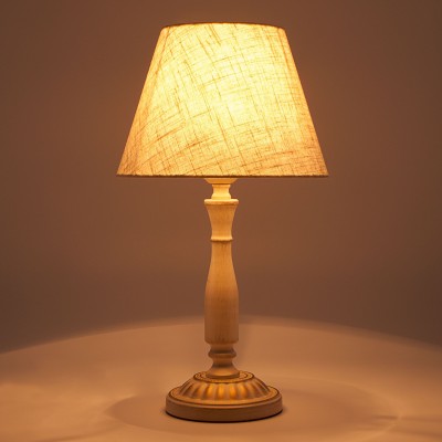 Классическая настольная лампа 01060/1 белый с золотом Eurosvet