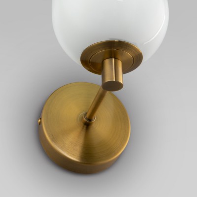 Настенный светильник со стеклянным плафоном 60161 латунь Eurosvet